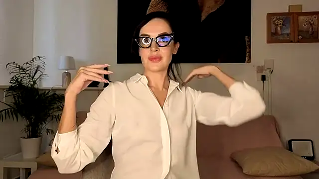 Snapshot of Elle_mell chatting on September 10, 2025, 4:39 pm Elle mell online show from September 10, 2025, 4:39 pm