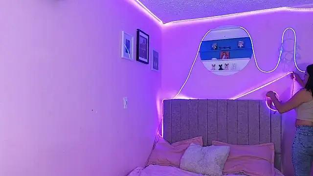 MiSofialeal online show from October 3, 2025, 5:58 pm