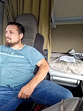 Amberdual online show from September 17, 2025, 8:05 am