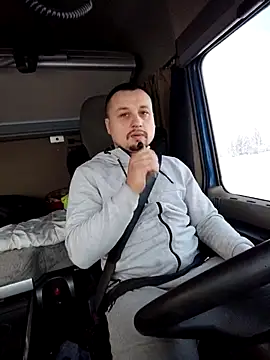 Amberdual online show from January 14, 2026, 7:12 am