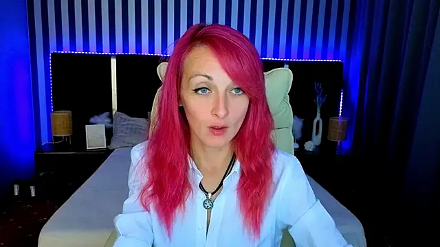 Snapshot of BrandyBloom chatting on September 10, 2025, 7:02 pm BrandyBloom online show from September 10, 2025, 7:02 pm