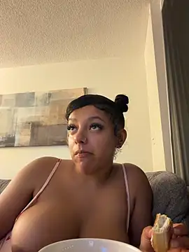 Snapshot of allybluee777 chatting on February 8, 2026, 12:30 am allybluee777 online show from February 8, 2026, 12:30 am