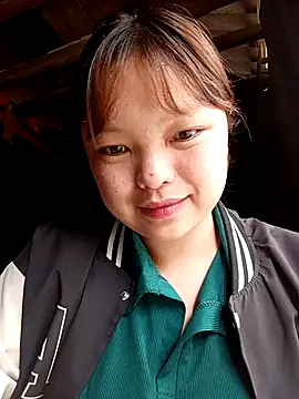 Snapshot of XoiXoi232 chatting on October 21, 2025, 4:23 am XoiXoi232 online show from October 21, 2025, 4:23 am