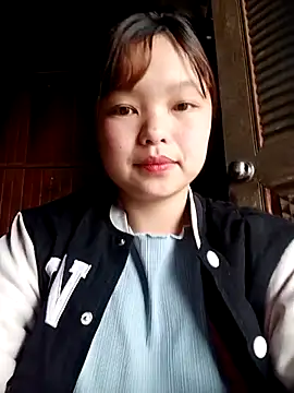 XoiXoi232 online show from November 10, 2025, 3:22 am