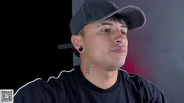 Snapshot of boylatin_7 chatting on September 15, 2025, 3:51 am boylatin 7 online show from September 15, 2025, 3:51 am