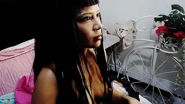 LindaLuciia online show from September 12, 2025, 7:13 pm
