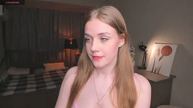 Snapshot of OdellaFrake chatting on September 20, 2025, 8:25 pm OdellaFrake online show from September 20, 2025, 8:25 pm