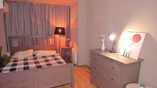 Snapshot of OdellaFrake chatting on October 19, 2025, 7:16 pm OdellaFrake online show from October 19, 2025, 7:16 pm