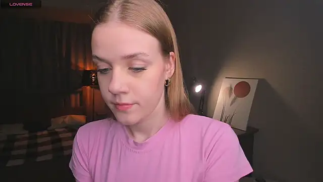 Snapshot of OdellaFrake chatting on October 21, 2025, 8:19 pm OdellaFrake online show from October 21, 2025, 8:19 pm