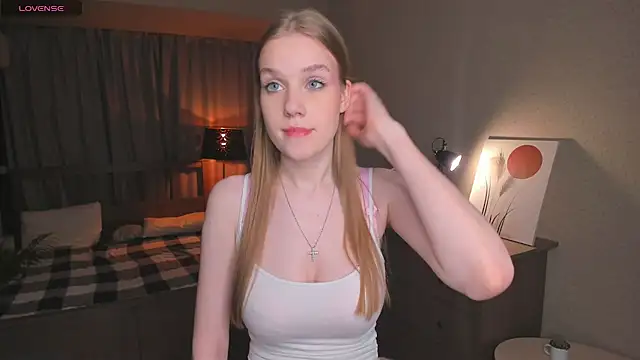 Snapshot of OdellaFrake chatting on October 9, 2025, 7:58 pm OdellaFrake online show from October 9, 2025, 7:58 pm