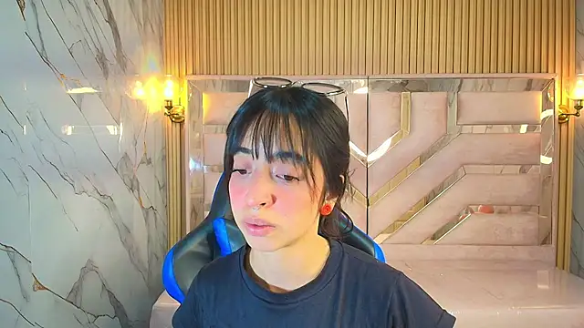 Snapshot of zoe_r_ chatting on October 5, 2025, 3:08 am zoe r  online show from October 5, 2025, 3:08 am