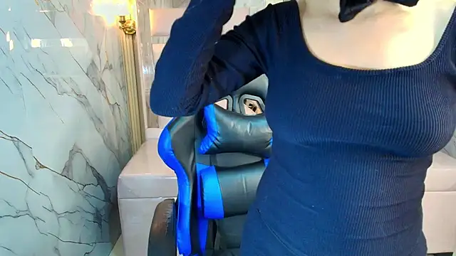 Snapshot of zoe_r_ chatting on October 23, 2025, 3:27 am zoe r  online show from October 23, 2025, 3:27 am