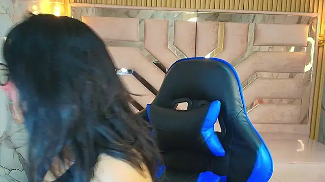 Snapshot of zoe_r_ chatting on October 1, 2025, 3:11 am zoe r  online show from October 1, 2025, 3:11 am