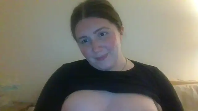 CherryJuneExperience online show from December 15, 2025, 1:11 am