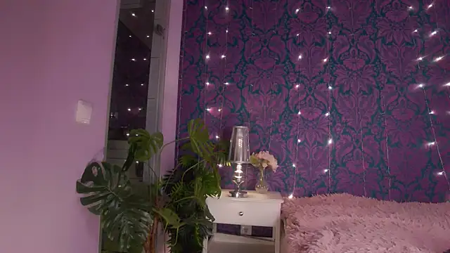 Snapshot of CherrRoses chatting on October 4, 2025, 5:36 pm CherrRoses online show from October 4, 2025, 5:36 pm