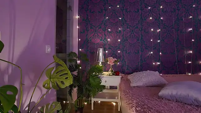 Snapshot of CherrRoses chatting on October 15, 2025, 4:15 pm CherrRoses online show from October 15, 2025, 4:15 pm