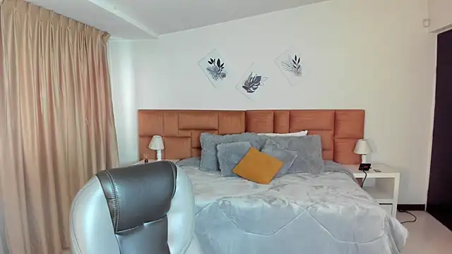 Catti Brie online show from September 17, 2025, 11:34 am