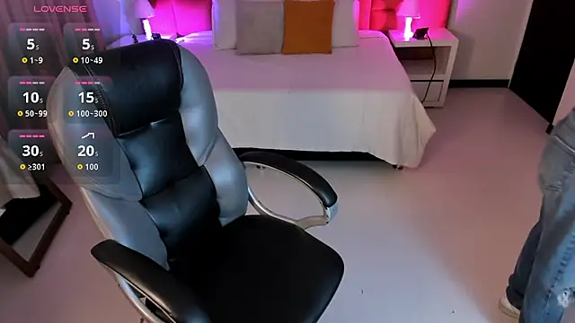 Catti Brie online show from October 2, 2025, 11:35 am