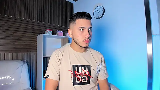 Snapshot of Axel_grey_ chatting on September 19, 2025, 12:09 pm Axel grey  online show from September 19, 2025, 12:09 pm