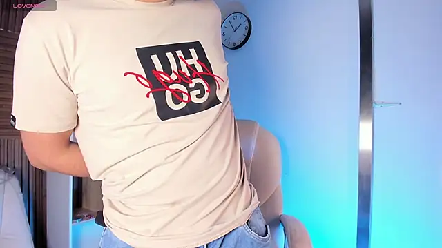 Snapshot of Axel_grey_ chatting on September 27, 2025, 12:22 pm Axel grey  online show from September 27, 2025, 12:22 pm