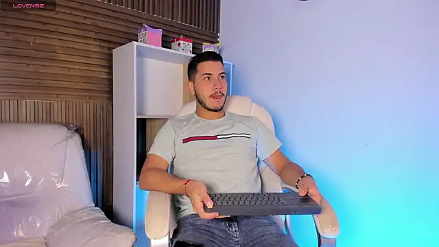 Snapshot of Axel_grey_ chatting on October 1, 2025, 12:31 pm Axel grey  online show from October 1, 2025, 12:31 pm