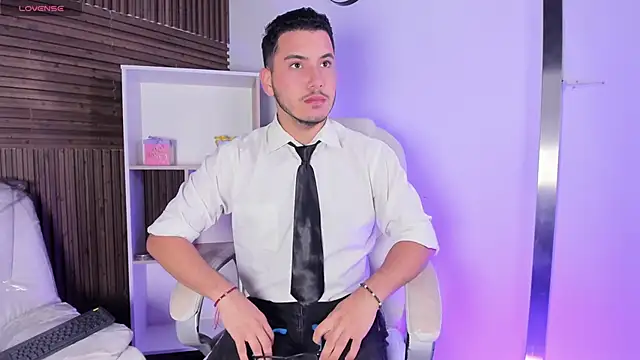 Snapshot of Axel_grey_ chatting on October 31, 2025, 12:46 pm Axel grey  online show from October 31, 2025, 12:46 pm