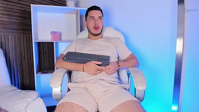 Snapshot of Axel_grey_ chatting on October 29, 2025, 12:26 pm Axel grey  online show from October 29, 2025, 12:26 pm