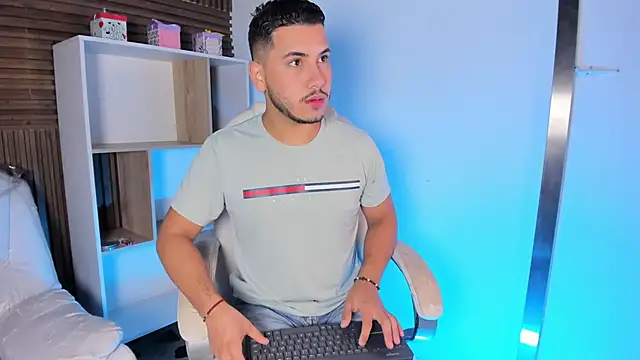 Snapshot of Axel_grey_ chatting on September 23, 2025, 12:34 pm Axel grey  online show from September 23, 2025, 12:34 pm