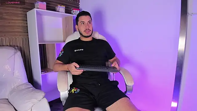 Snapshot of Axel_grey_ chatting on October 14, 2025, 12:28 pm Axel grey  online show from October 14, 2025, 12:28 pm