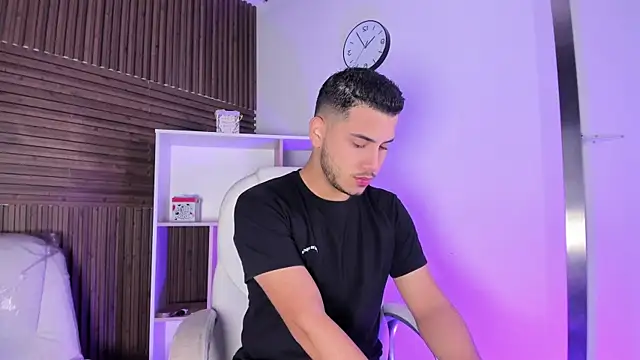 Snapshot of Axel_grey_ chatting on October 22, 2025, 12:15 pm Axel grey  online show from October 22, 2025, 12:15 pm