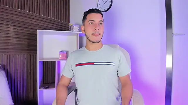 Snapshot of Axel_grey_ chatting on October 25, 2025, 12:17 pm Axel grey  online show from October 25, 2025, 12:17 pm