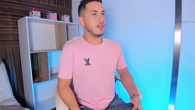 Snapshot of Axel_grey_ chatting on September 24, 2025, 12:11 pm Axel grey  online show from September 24, 2025, 12:11 pm