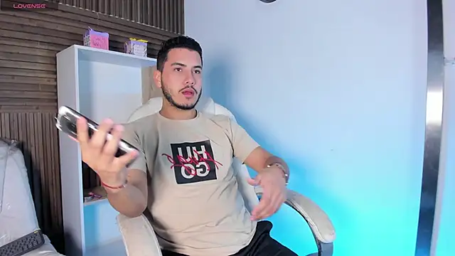 Snapshot of Axel_grey_ chatting on October 9, 2025, 12:06 pm Axel grey  online show from October 9, 2025, 12:06 pm