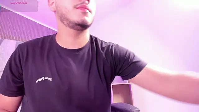 Snapshot of Axel_grey_ chatting on January 19, 2026, 12:31 pm Axel grey online show from January 19, 2026, 12:31 pm