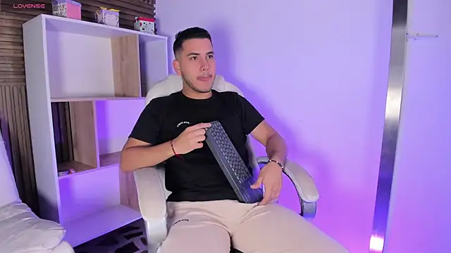 Snapshot of Axel_grey_ chatting on October 18, 2025, 12:18 pm Axel grey  online show from October 18, 2025, 12:18 pm