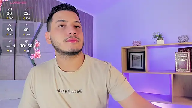 Snapshot of Axel_grey_ chatting on July 2, 2026, 12:22 pm Axel grey online show from July 2, 2026, 12:22 pm