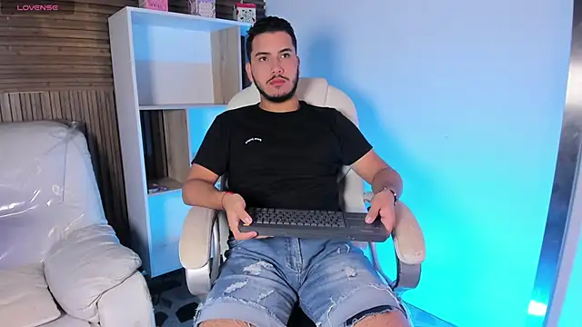 Snapshot of Axel_grey_ chatting on October 8, 2025, 12:17 pm Axel grey  online show from October 8, 2025, 12:17 pm