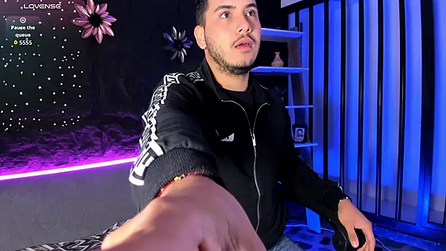 Axel grey  online show from December 20, 2025, 12:30 pm