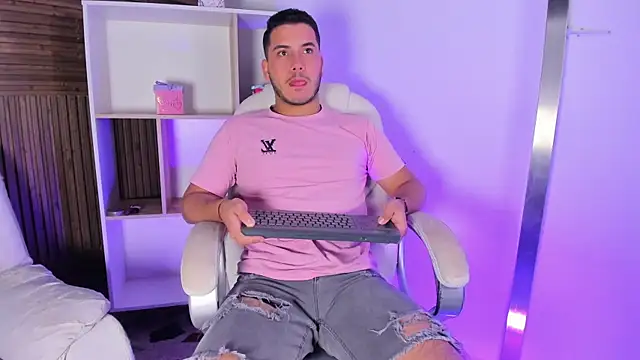 Snapshot of Axel_grey_ chatting on October 27, 2025, 12:17 pm Axel grey  online show from October 27, 2025, 12:17 pm