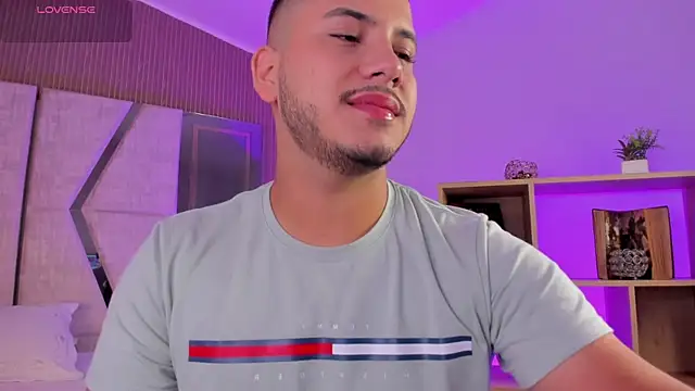 Snapshot of Axel_grey_ chatting on April 21, 2026, 12:45 pm Axel grey online show from April 21, 2026, 12:45 pm