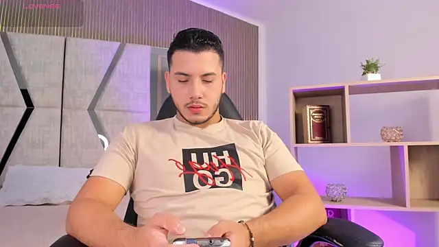 Snapshot of Axel_grey_ chatting on February 28, 2026, 12:27 pm Axel grey online show from February 28, 2026, 12:27 pm