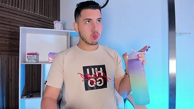 Snapshot of Axel_grey_ chatting on October 23, 2025, 12:15 pm Axel grey  online show from October 23, 2025, 12:15 pm