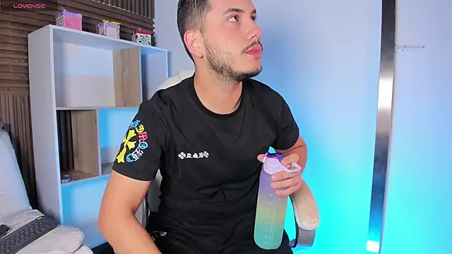 Snapshot of Axel_grey_ chatting on October 6, 2025, 12:17 pm Axel grey  online show from October 6, 2025, 12:17 pm