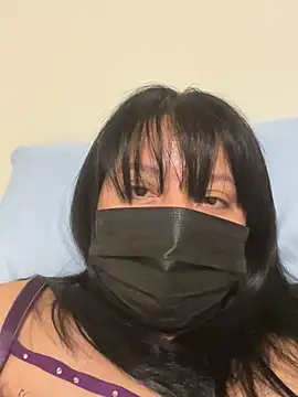 Snapshot of moren_2025 chatting on December 22, 2025, 5:40 am moren 2025 online show from December 22, 2025, 5:40 am