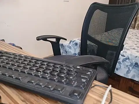 Cynthia011 online show from September 18, 2025, 4:10 pm