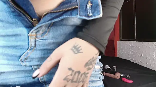 Snapshot of LilithVibe_ chatting on February 2, 2026, 3:55 pm LilithVibe online show from February 2, 2026, 3:55 pm