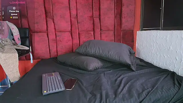 Snapshot of LilithVibe_ chatting on January 16, 2026, 1:37 pm LilithVibe online show from January 16, 2026, 1:37 pm