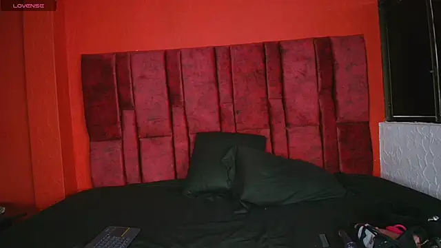 Snapshot of LilithVibe_ chatting on February 14, 2026, 1:00 pm LilithVibe online show from February 14, 2026, 1:00 pm