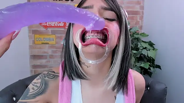 Snapshot of miss___abigail chatting on October 9, 2025, 9:37 pm miss   abigail online show from October 9, 2025, 9:37 pm