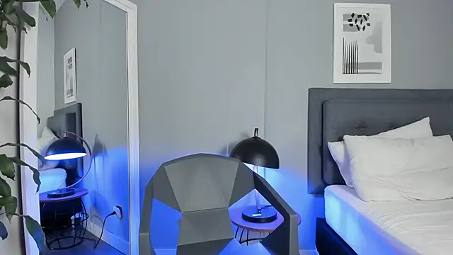 Snapshot of Tylerffoxx chatting on October 9, 2025, 7:25 pm Tylerffoxx online show from October 9, 2025, 7:25 pm